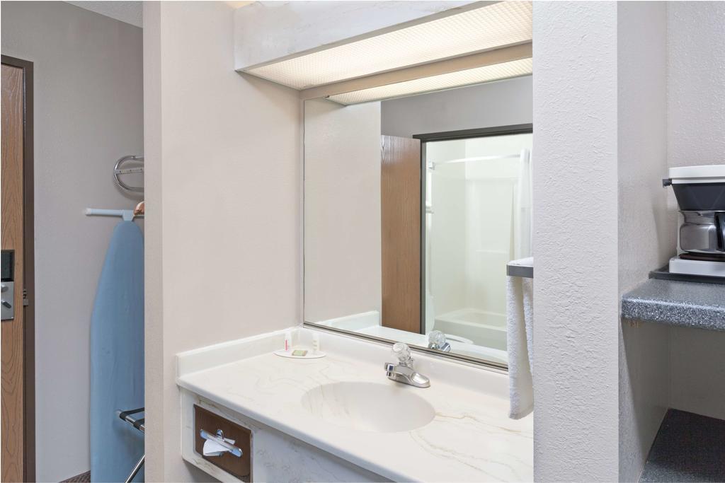 Super 8 By Wyndham Chicago O'Hare Airport Hotell Elk Grove Village Exteriör bild